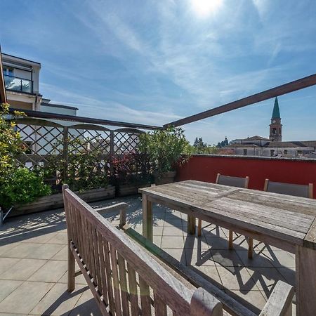 Attico Del Gusto - Terrace & Private Parking Apartamento Udine Exterior foto