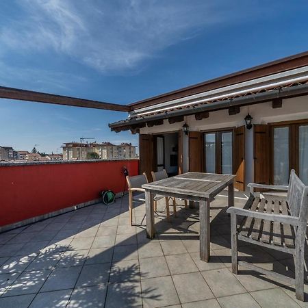 Attico Del Gusto - Terrace & Private Parking Apartamento Udine Exterior foto